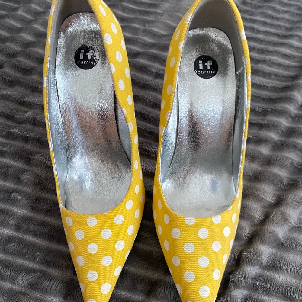 Yellow polka dot pumps